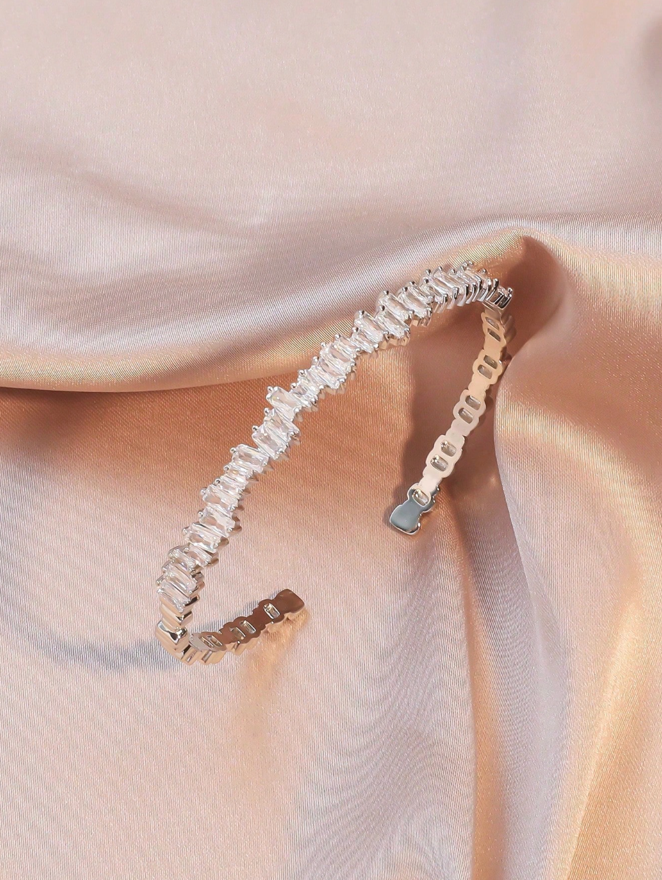 [NEU] Classic Swarovski™ Armreif – Mit Zirkonia besetzt - 18K vergoldet + KOSTENLOSER VERSAND