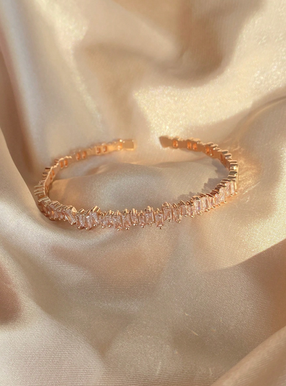 [NEU] Classic Swarovski™ Armreif – Mit Zirkonia besetzt - 18K vergoldet + KOSTENLOSER VERSAND