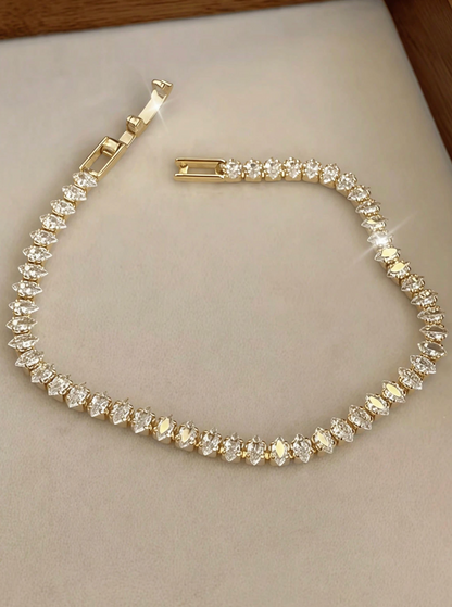 [NEU] Milano Swarovski™ Armreif – Mit Zirkonia besetzt, 18K vergoldet + KOSTENLOSER VERSAND