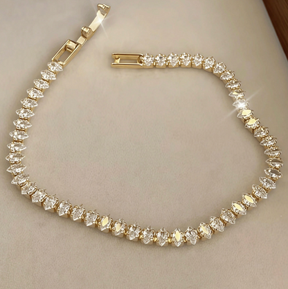[NEU] Milano Swarovski™ Armreif – Mit Zirkonia besetzt, 18K vergoldet + KOSTENLOSER VERSAND