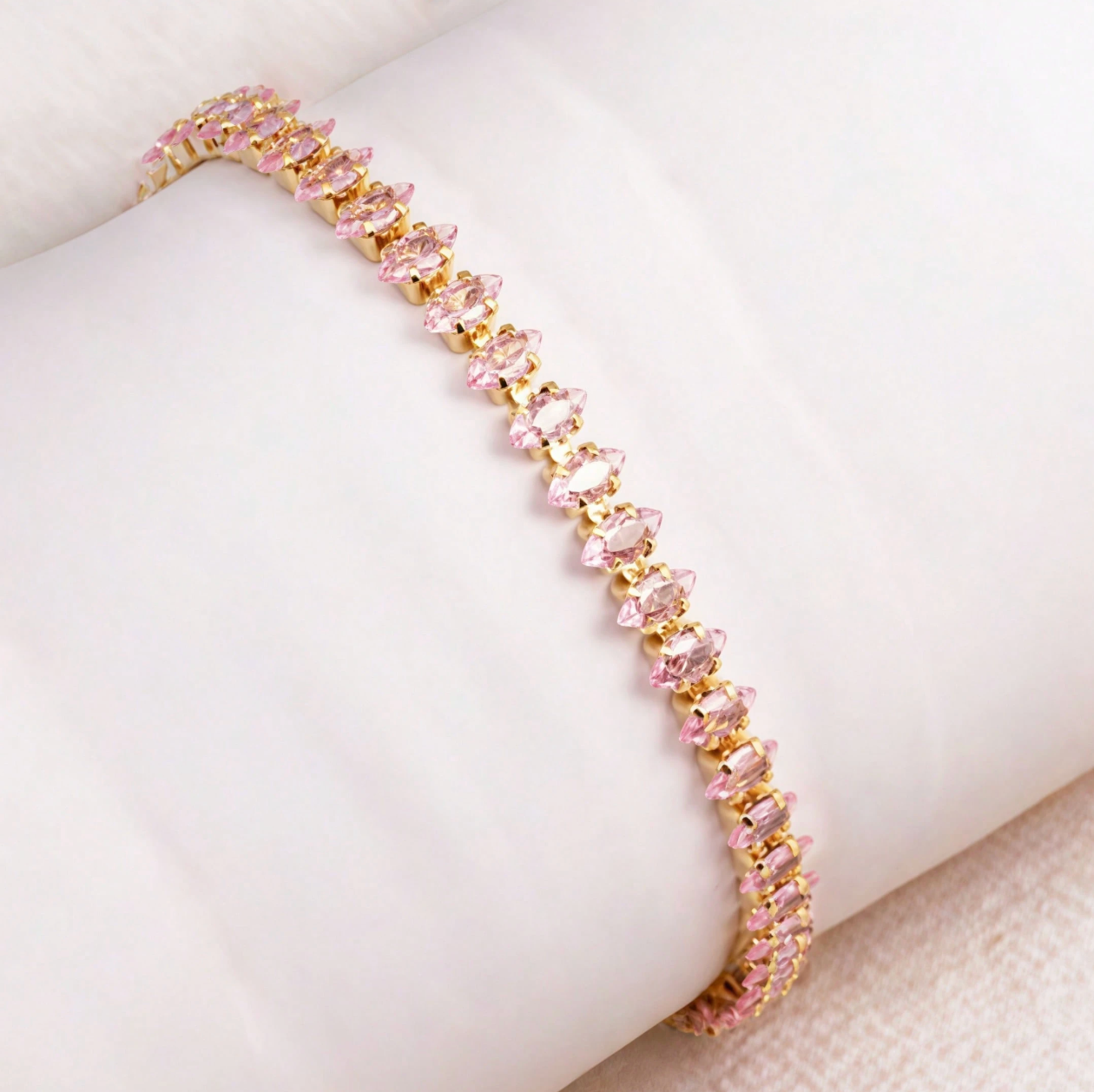 [NEU] Milano Swarovski™ Armreif – Mit Zirkonia besetzt, 18K vergoldet + KOSTENLOSER VERSAND