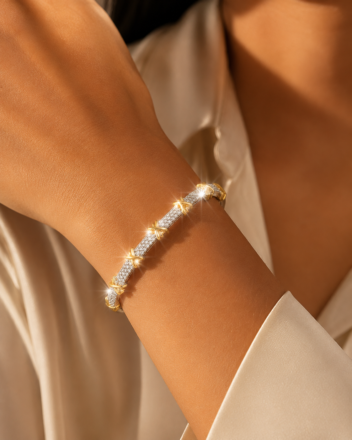 [NEU] Capri Swarovski™ Armreif – Mit Zirkonia besetzt, 18K vergoldet + KOSTENLOSER VERSAND